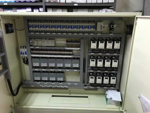 機械業電控箱