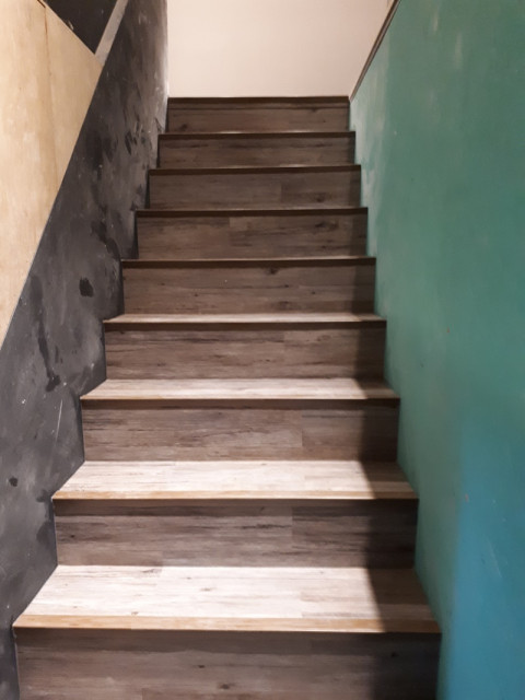 樓梯仿木塑膠地磚