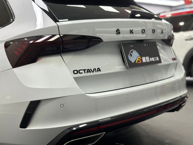 Skoda Octavia Combi RS   全車施工頂級透明TPU自體修復膜