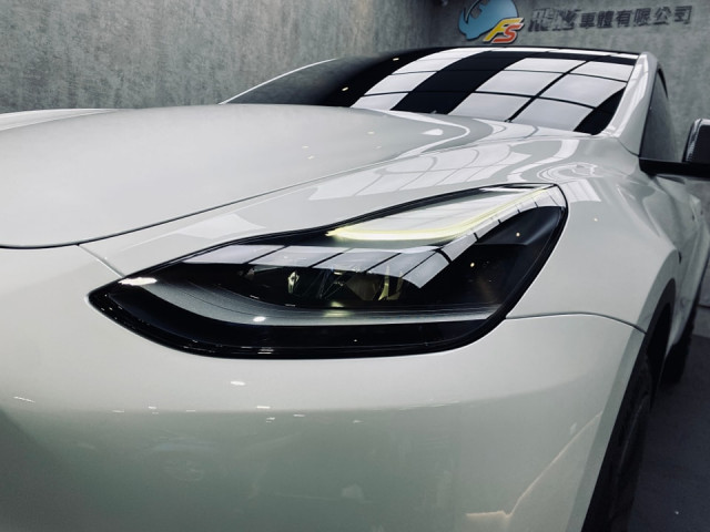 Tesla Model Y   迎風面施工頂級透明TPU自體修復膜