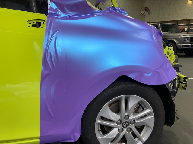 Toyota Sienta   全車施工紫變藍陶瓷冰川藍改色膜  & 局部施工頂級TPU鋼琴高亮黑膜點綴