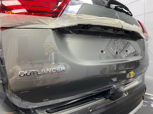 Mitsubishi Outlander   全車施工耐候級抗UV犀牛皮包覆