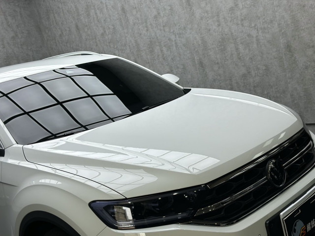 Volkswagen T-ROC   全車施工頂級透明TPU自體修復膜 & 前後燈具施工頂級燻黑TPU自體修復膜