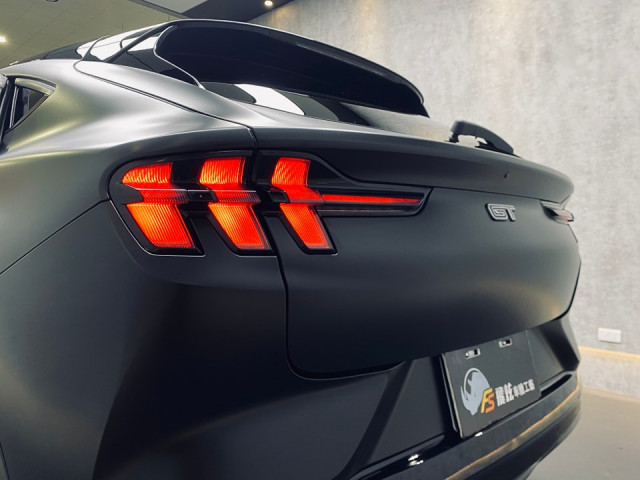 Ford Mustang Mach-E GT   全車施工頂級消光透明TPU自體修復膜-局部飾板施工頂級透明TPU自體修復膜點綴