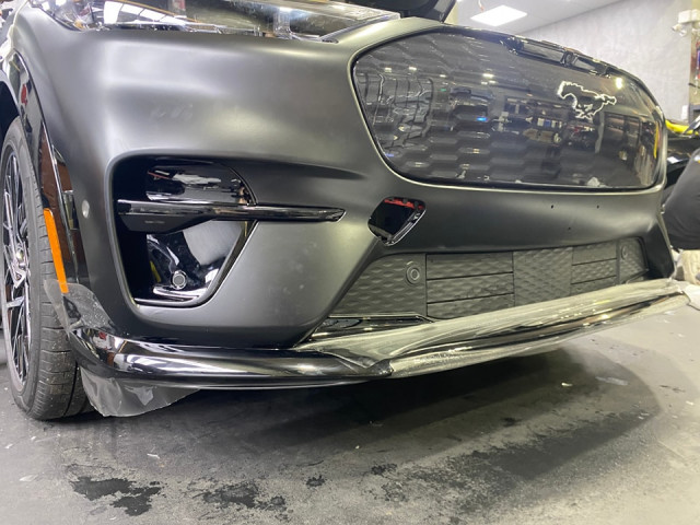 Ford Mustang Mach-E GT   全車施工頂級消光透明TPU自體修復膜-局部飾板施工頂級透明TPU自體修復膜點綴